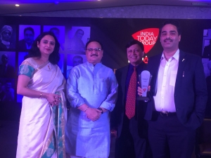 Dr HItender Suri Being honoured by Sh. J P Nadda at an event organised by India Today Group