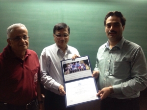 Dr Hitender Suri with Prof Ramani from Cornell University getting certificate of participation at IIM Ahmedabad