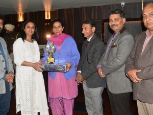 Dr Deepika Suri being honoured by Maharani Parneet Kaur