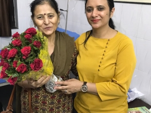 Mrs Adarsh  being honoured by Dr Deepika during her visit to Rana Hospital