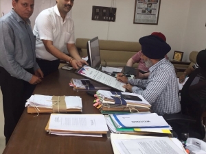 Deputy Commissioner Kanwaldeep Sangha taking first Pledge during Guinness World Record Activity