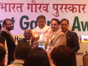 Retd. chief Justice of India K G Balakrishnan honouring Dr Hitender Suri with Bharat Gaurav Award