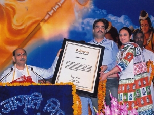 Blessing of Sudhanshu ji maharaj ( Guru Ji ) after entry into Limca Book of Records